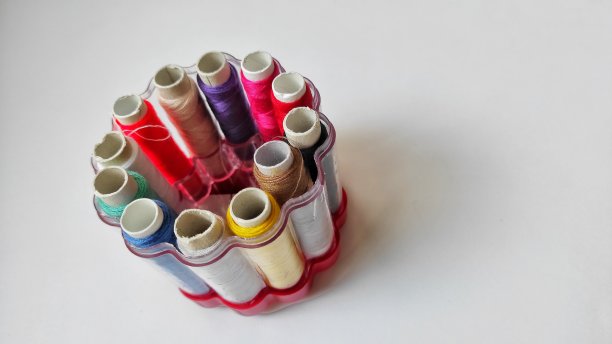 一堆五颜六色的线图片下载