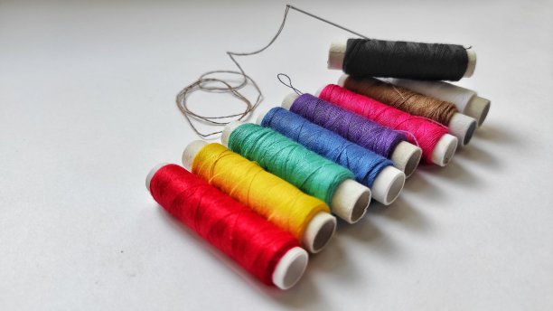 一堆五颜六色的线图片下载