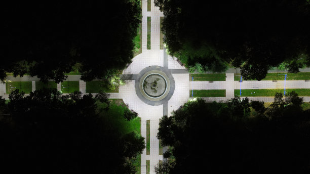 空中，喷泉在公园，俄罗斯，夜晚，城市，草原，广场图片下载