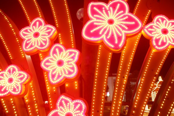 花灯的模糊离焦光。图像模糊。图片下载