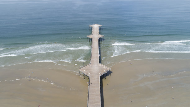 伸入大海的长码头图片下载