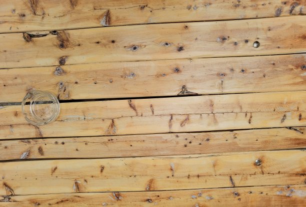 木材老为背景，秋天水果榅桲，石榴图片下载