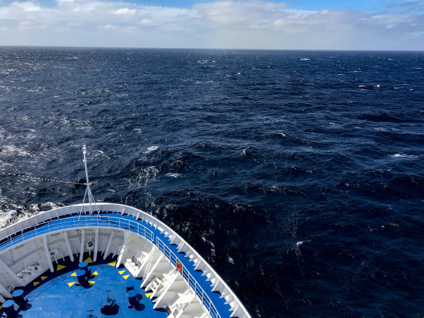 太平洋航行船图片下载