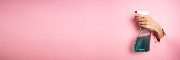 手与清洁喷雾产品瓶图片下载