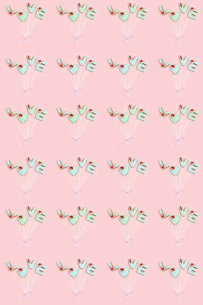 常规图案从自制的姜饼与信爱如气球由丝带连接。圣瓦伦丁节的纹理。节日食品的概念。图片下载