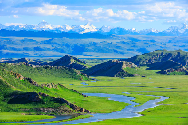 中国新疆巴音布鲁克草原自然风光。图片下载