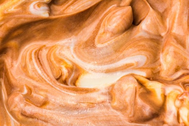 白奶油酸奶，冰淇淋混合棕色巧克力，坚果味。纹理背景照片图片下载