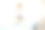 孩子在床上玩耍。孩子的房间。男孩在家里。图片下载