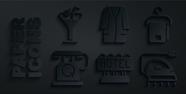 在衣架上挂上印有酒店毛巾的招牌图片下载