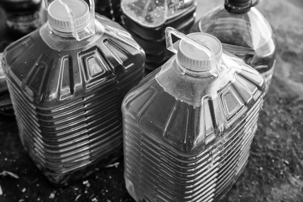 用过的油瓶子图片下载