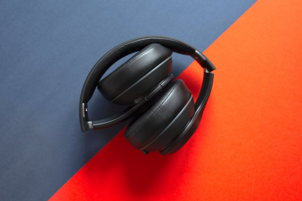 耳机在彩色背景图片下载
