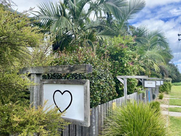 公共街道社区步行街爱心标志牌图片下载