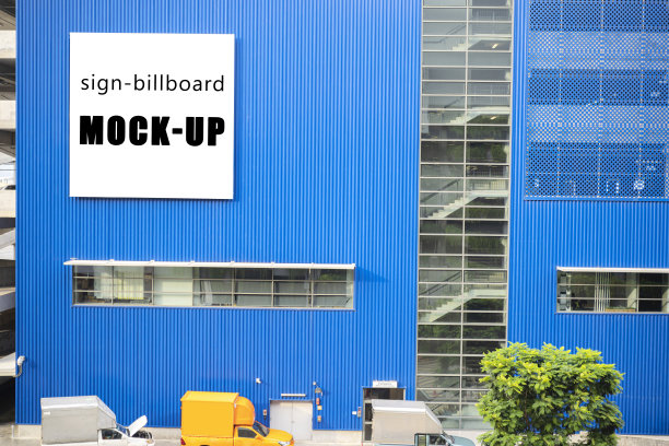模拟空白水平大型户外广告牌。市中心的现代建筑图片下载