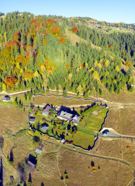 喀尔巴阡秋山修道院图片下载