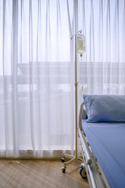 枕头放在病人的房间里。图片下载