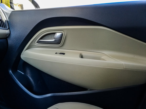 光泽亮丽的新跑车左侧车门图片下载