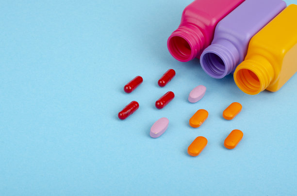 疾病和治疗。医学概念。药物和包装在明亮的背景。工作室的照片图片下载