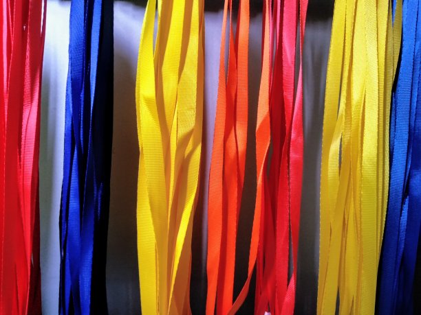 科卡衣架由布制成，有许多颜色图片下载