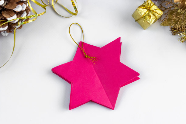 彩色纸做的3D星星。一步一步的照片指令。DIY的概念。孩子们的圣诞和新年工艺品。步骤7图片下载