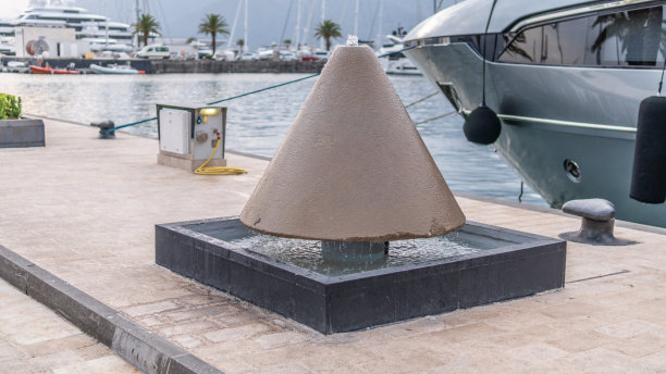 在提瓦特市的黑山港的游艇码头。黑山库存图片图片下载