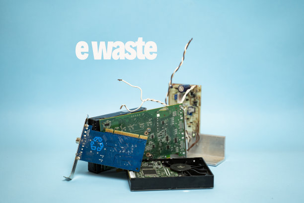 一堆电子垃圾，用电路板拍的图片下载