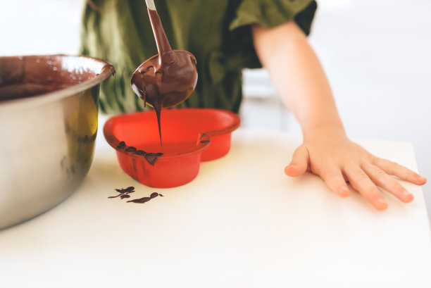 孩子准备了巧克力饼干图片下载