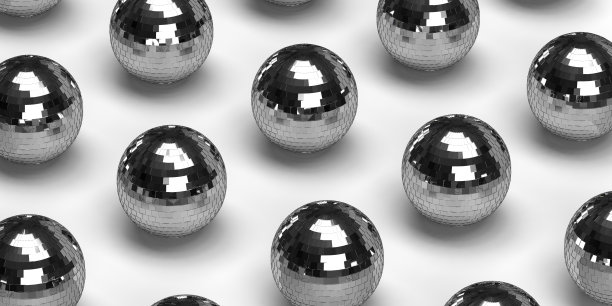 许多银色闪亮的复古风格迪斯科球重复图案在白色背景与复制空间。图片下载