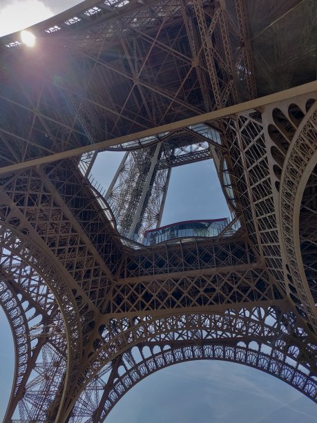 从埃菲尔铁塔看过去图片下载