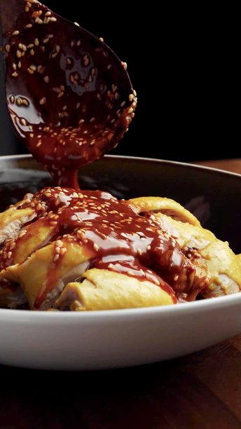 配上他的酱汁的亚洲菜图片下载