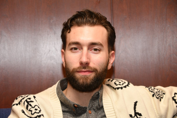 有胡子的白人男性图片下载