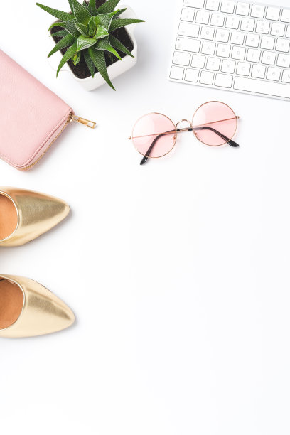 女性的时尚。网上购物的概念图片下载