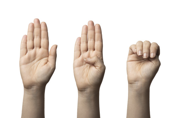 求救信号:女子示范如何用手势无声地寻求帮助图片下载