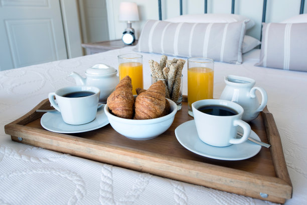 早餐在床上图片下载