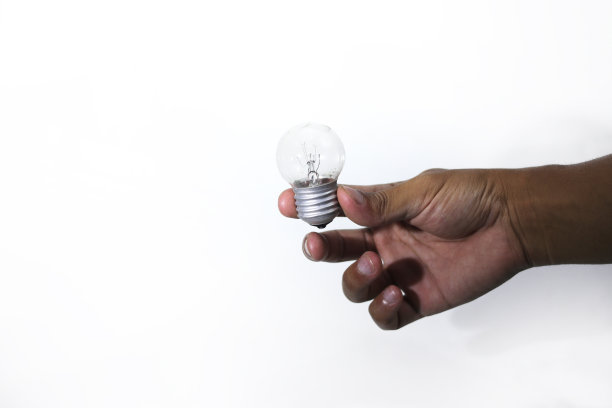 白底上的灯泡。图片下载