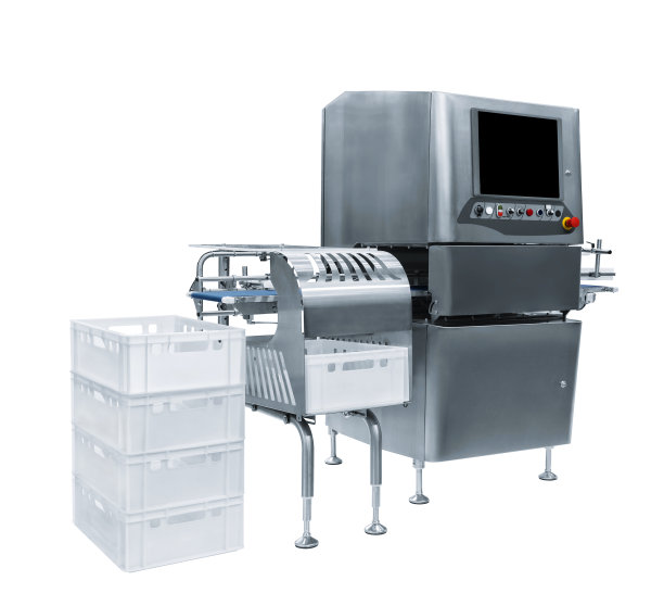 用于烘焙产品包装的生产线。在工厂包装面包。在工厂生产面包时用于切割和包装的机器。在白色背景上隔离图片下载