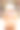 身着冬装的年轻女子在节日街市摆造型。图片下载