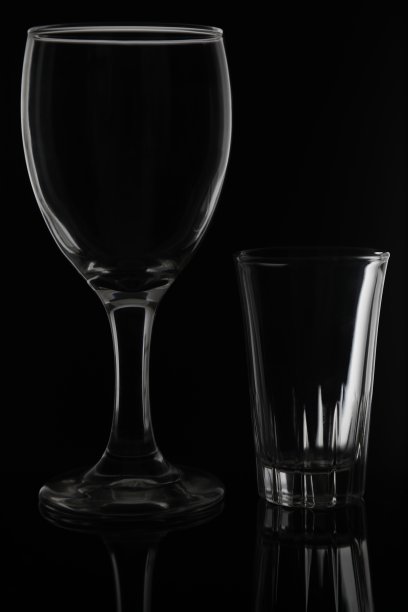 低调射击玻璃物体。图片下载