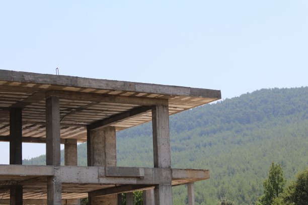 建筑进入野外图片下载