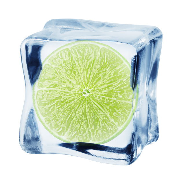 石灰在冰立方，孤立在白色背景，剪辑路径，全景深图片下载