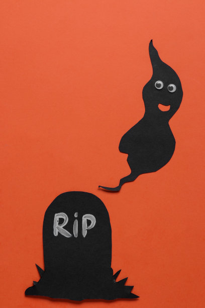 万圣节的节日。用不同的万圣节纸人物组成。从以上观点。橙色背景图片下载