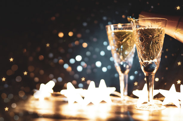 两杯香槟，新年背景，复制空间图片下载