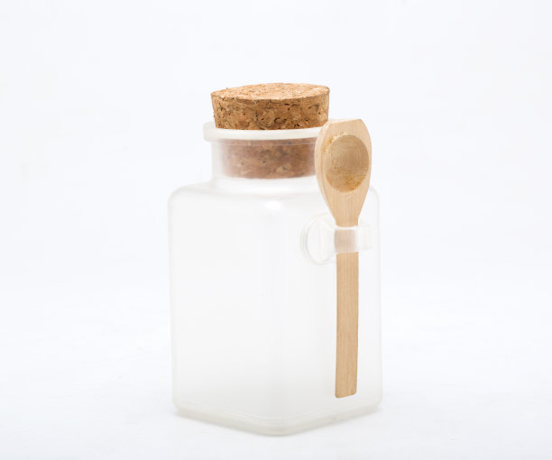 酒瓶被隔离在白色背景上图片下载