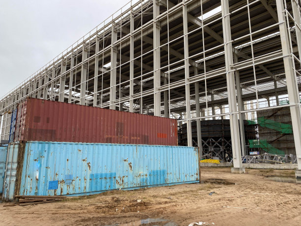 拥有现代化设备的工业水泥厂图片下载