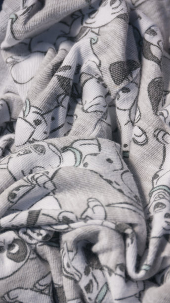 皱巴巴的狗纹t恤图片下载