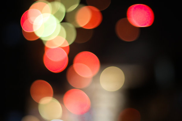 烟花的照片与失去焦点的烟花图片下载