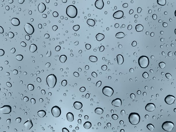 在暴风雨中看着窗户图片下载