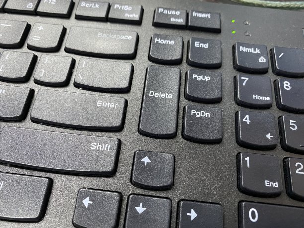 桌面电脑的黑色键盘图像图片下载