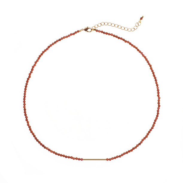 妇女项链的红色宝石的石头孤立在白色的背景图片下载