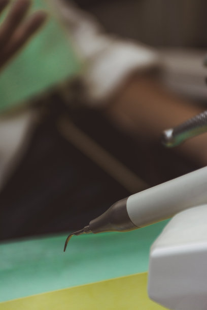 现代牙齿清洁工具图片下载