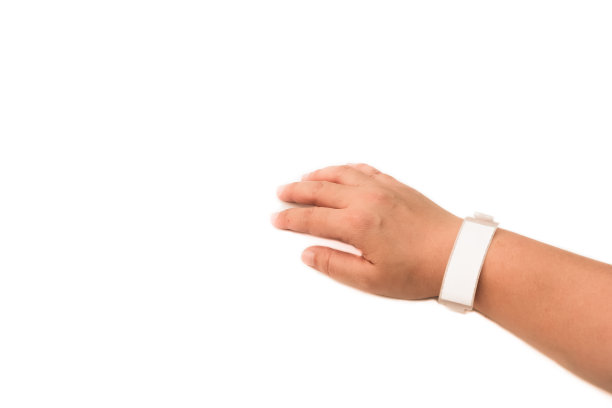 病人手上有医院腕带，病人腕带上有姓名标签图片下载